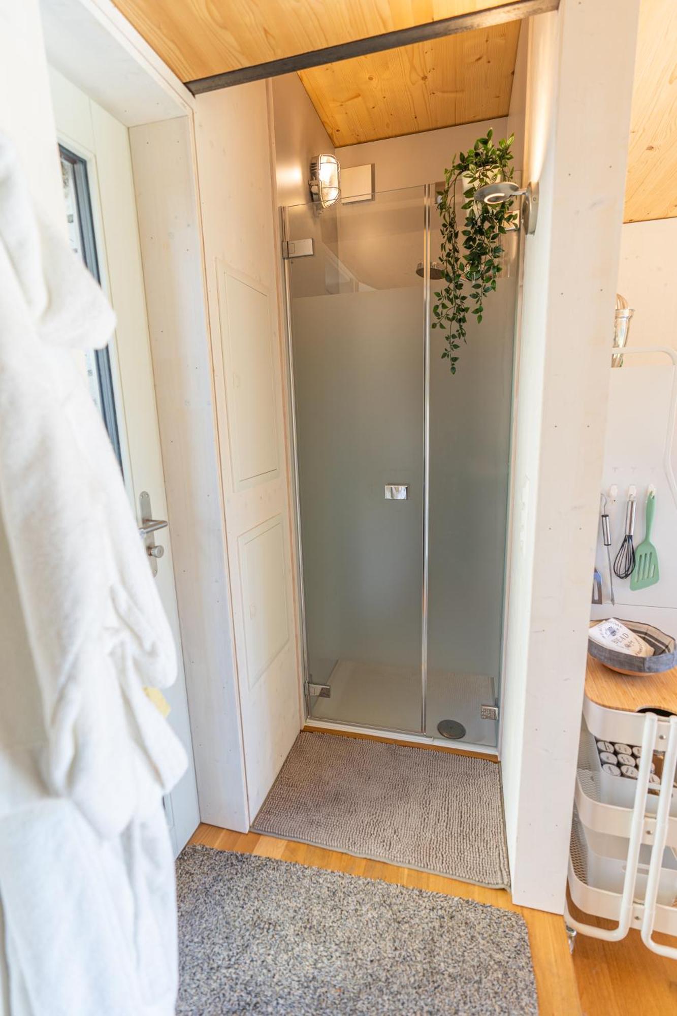 Tiny House Chez Claudine - Relaxen, Workspace, Naehe Thermen, Netflix, Free Parking & Wifi Бругг Екстер'єр фото